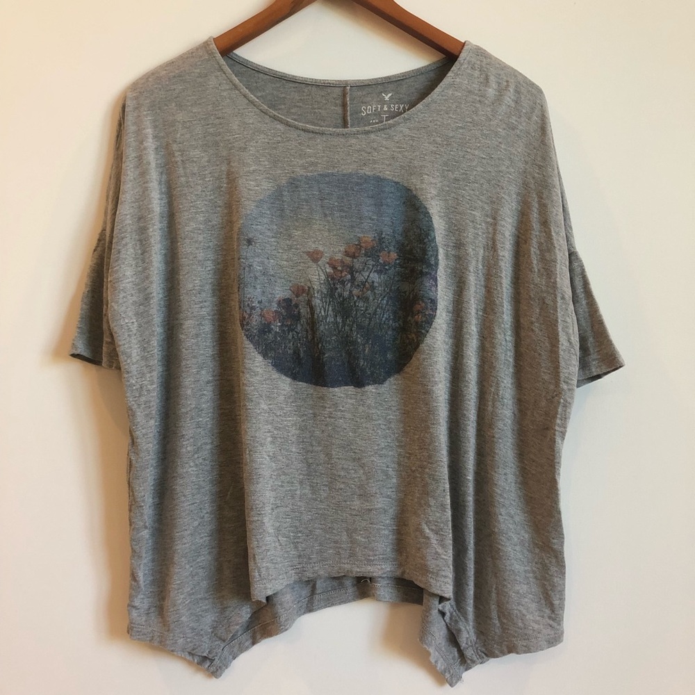 NWOT American Eagle flower t shirt